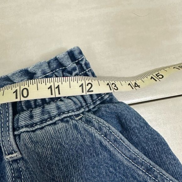 Levis Medium Wash High Rise Paper-Bag Denim Shorts 29in - Picture 3 of 8